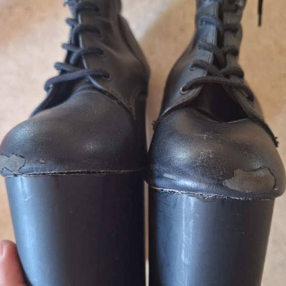 Elegant Black Platform Heels - Picture 5 of 5